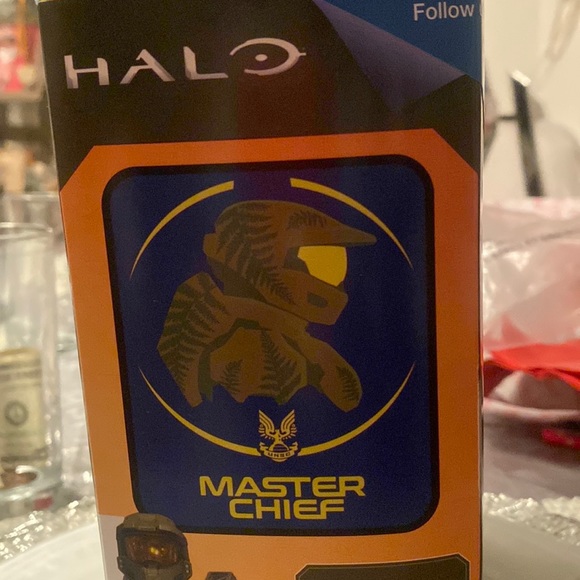 Halo Infinite 'Master Chief' Throw - Picture 3 of 5